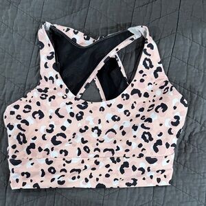Chic Leopard Print Sports Bra